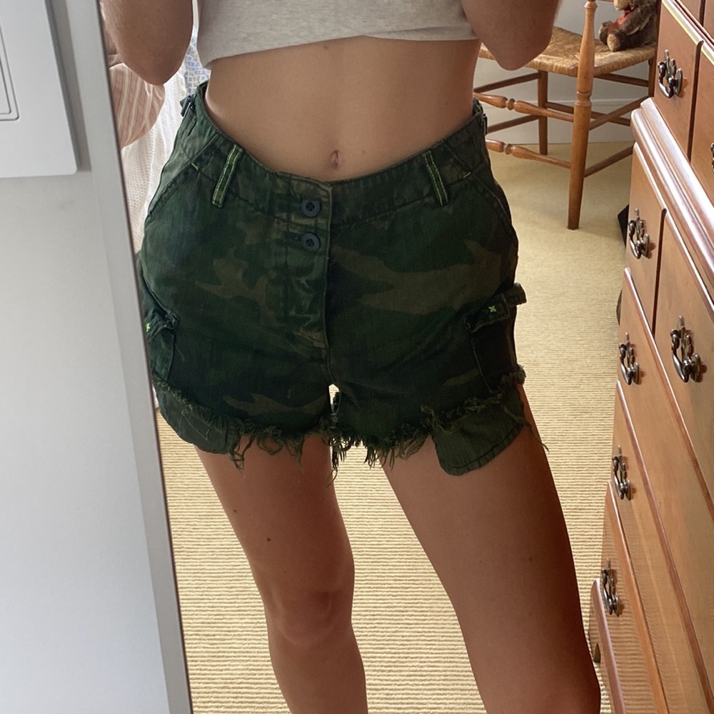Free People Camo Shorts. Size 2/26